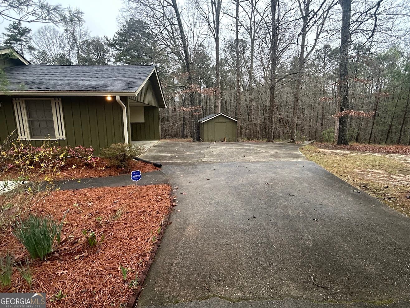 3 bedroom, 2 bathroom, 1,740 sq ft single family residence for sale at 8896 Hickory Hollow Drive, Douglasville, GA 30135 — photo 6