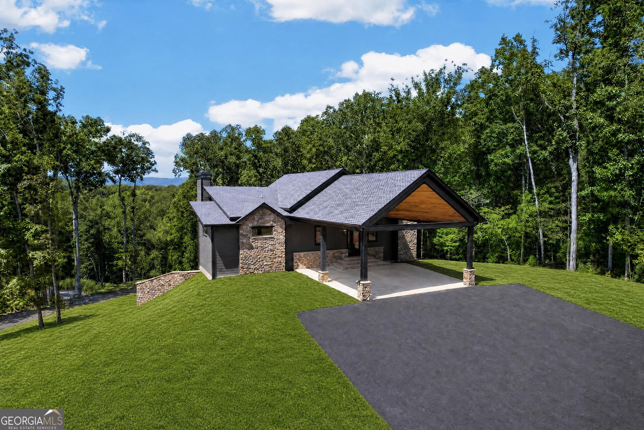 4 bedroom, 4.5 bathroom, 3,300 sq ft single family residence for sale at 560 Horatio Drive, Blue Ridge, GA 30513 — photo 2