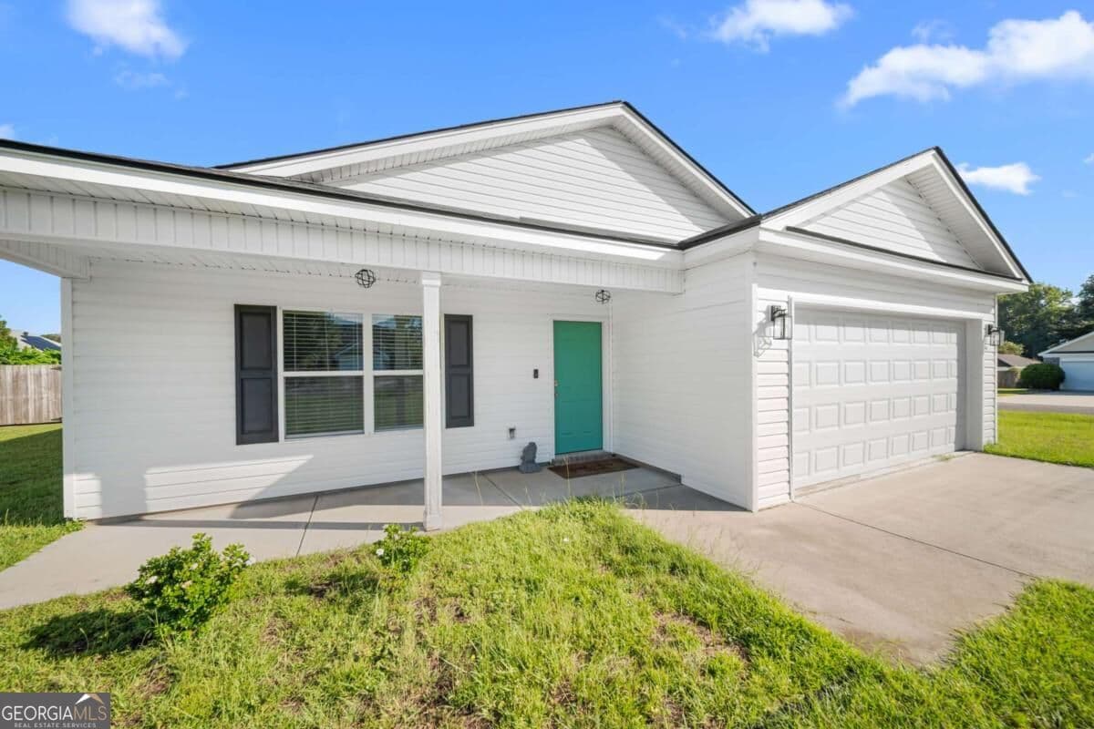 3 bedroom, 2 bathroom single family residence for sale at 115 Auburn Circle, Glennville, GA 30427 — photo 6