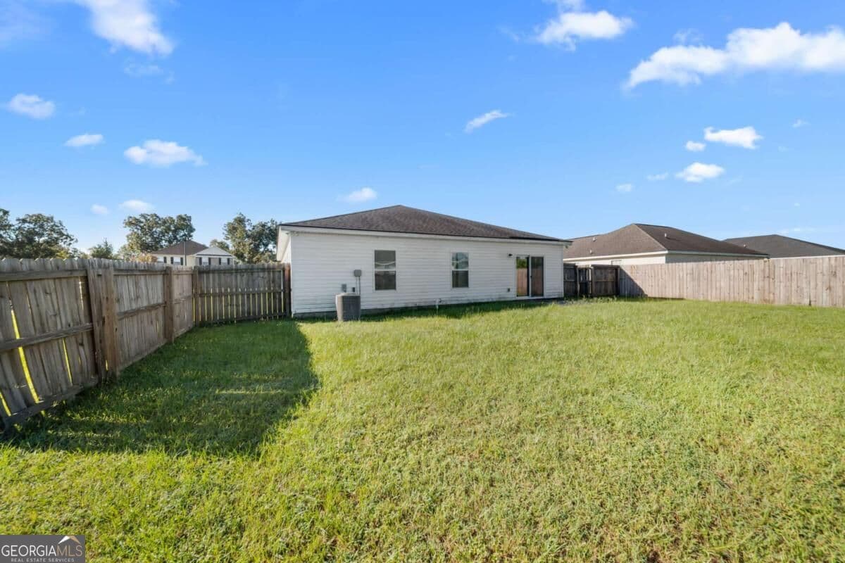 3 bedroom, 2 bathroom single family residence for sale at 115 Auburn Circle, Glennville, GA 30427 — photo 5