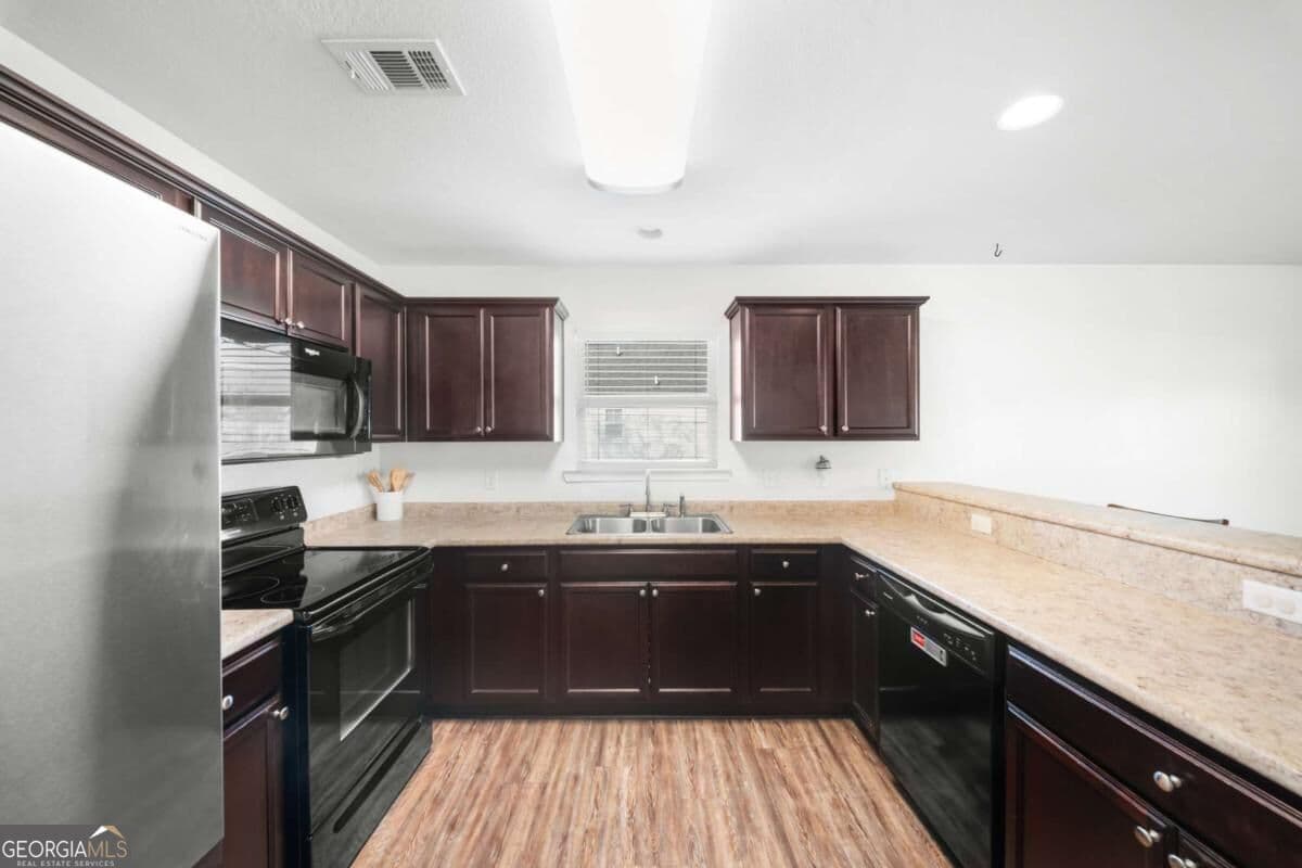 3 bedroom, 2 bathroom single family residence for sale at 115 Auburn Circle, Glennville, GA 30427 — photo 10