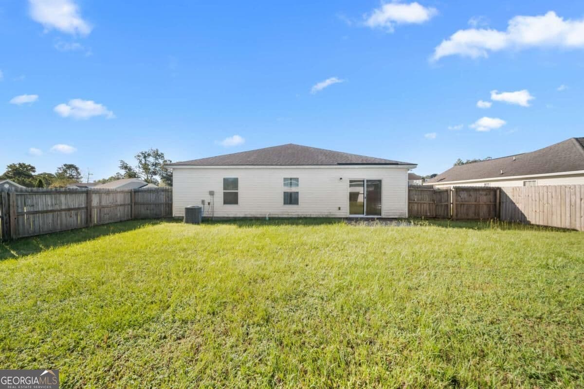 3 bedroom, 2 bathroom single family residence for sale at 115 Auburn Circle, Glennville, GA 30427 — photo 4
