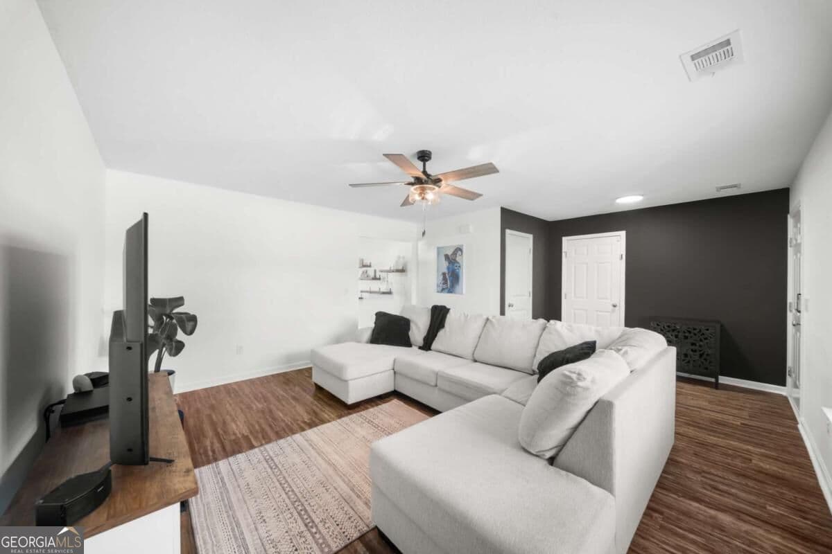 3 bedroom, 2 bathroom single family residence for sale at 115 Auburn Circle, Glennville, GA 30427 — photo 8