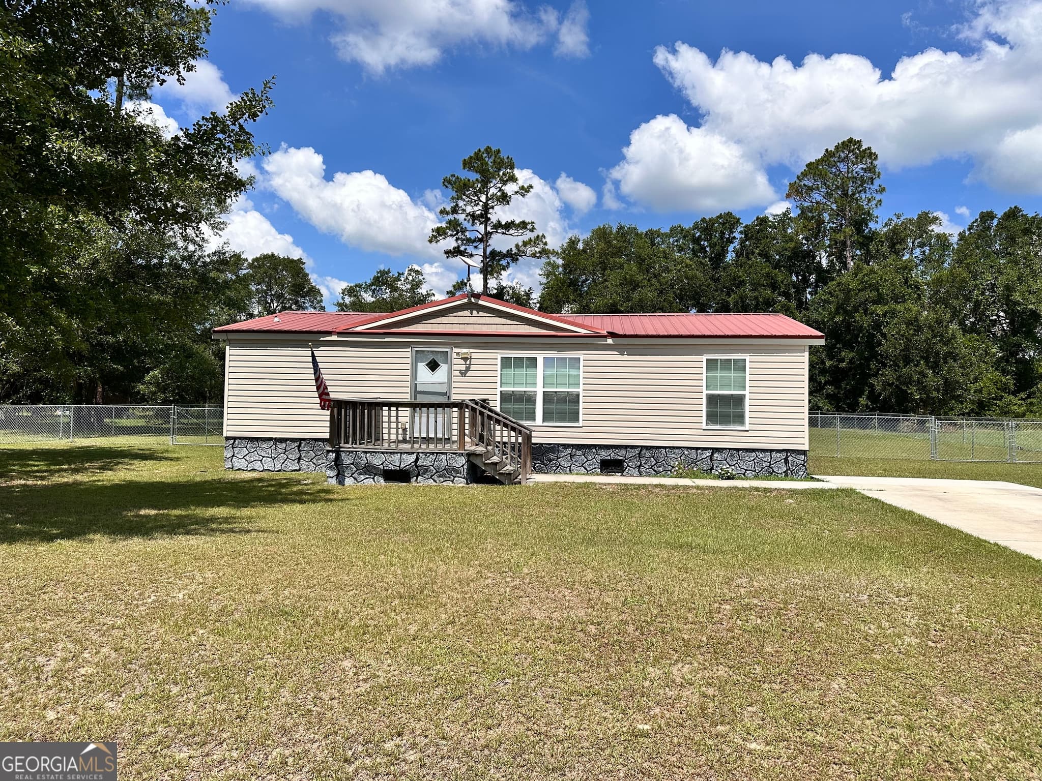 3 bedroom, 2 bathroom, 984 sq ft manufactured home,single family residence sold at 4724 Otter Creek Circle, Blackshear, GA 31516