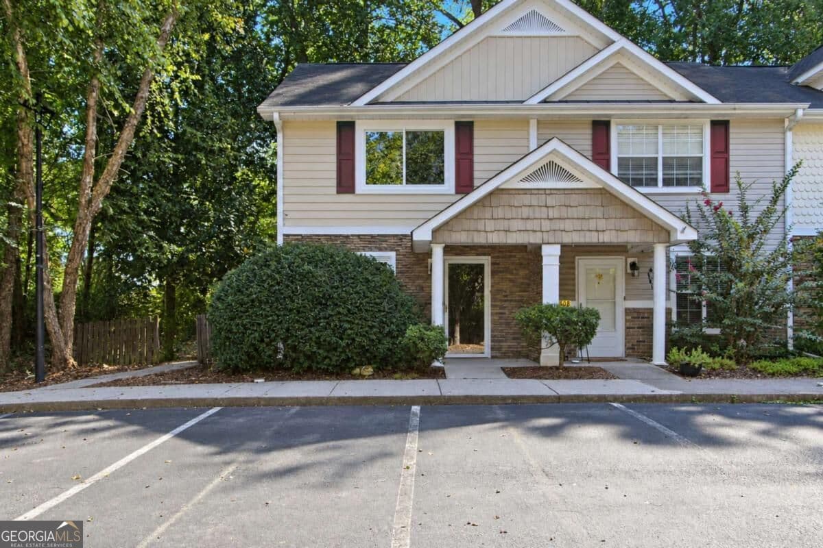 2 bedroom, 1.5 bathroom, 1,088 sq ft townhouse for sale at 208 Park Street 107, Dallas, GA 30132