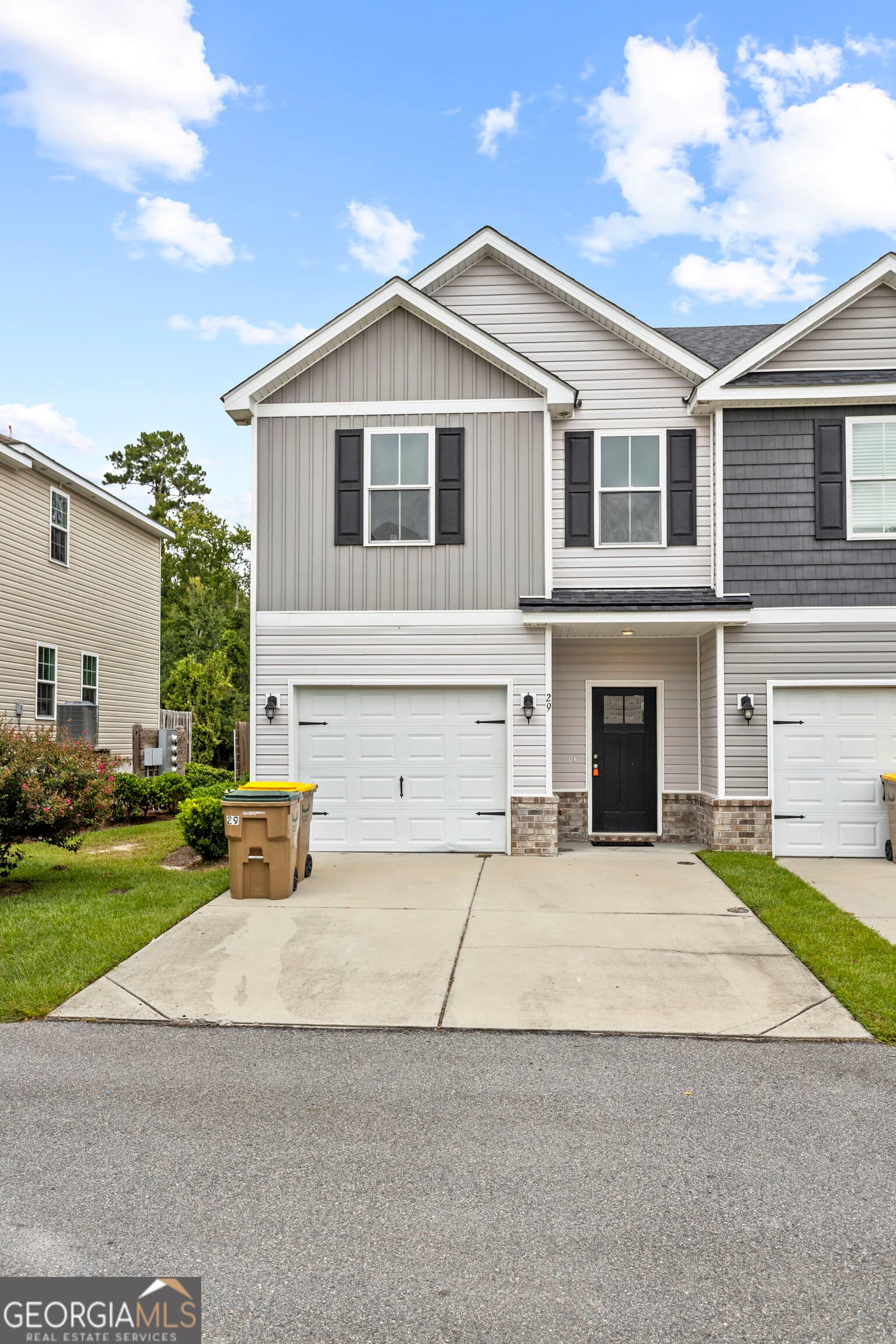 3 bedroom, 2.5 bathroom, 1,498 sq ft townhouse for sale at 29 Leaf Court, Richmond Hill, GA 31324 — photo 2