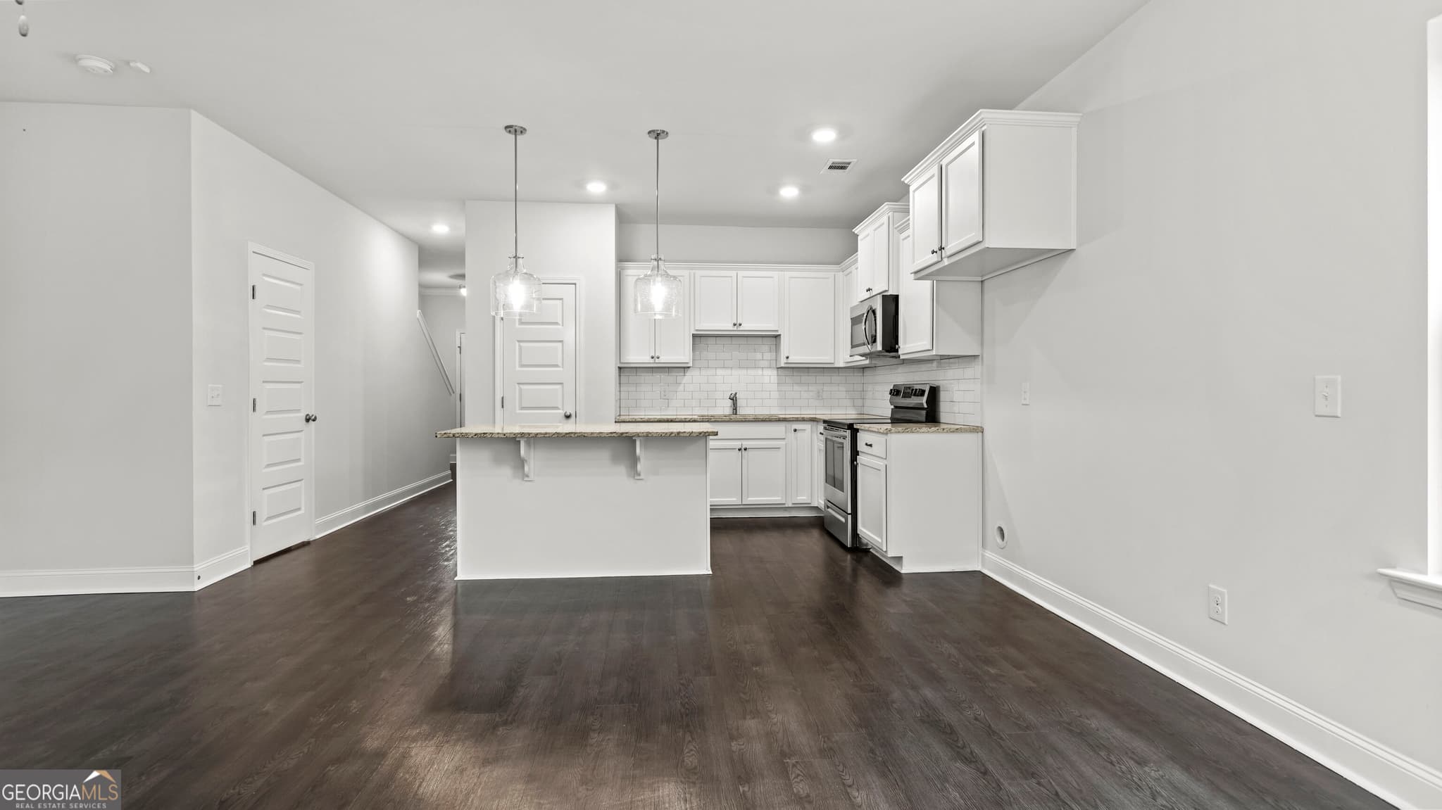3 bedroom, 2.5 bathroom, 1,498 sq ft townhouse for sale at 29 Leaf Court, Richmond Hill, GA 31324 — photo 7