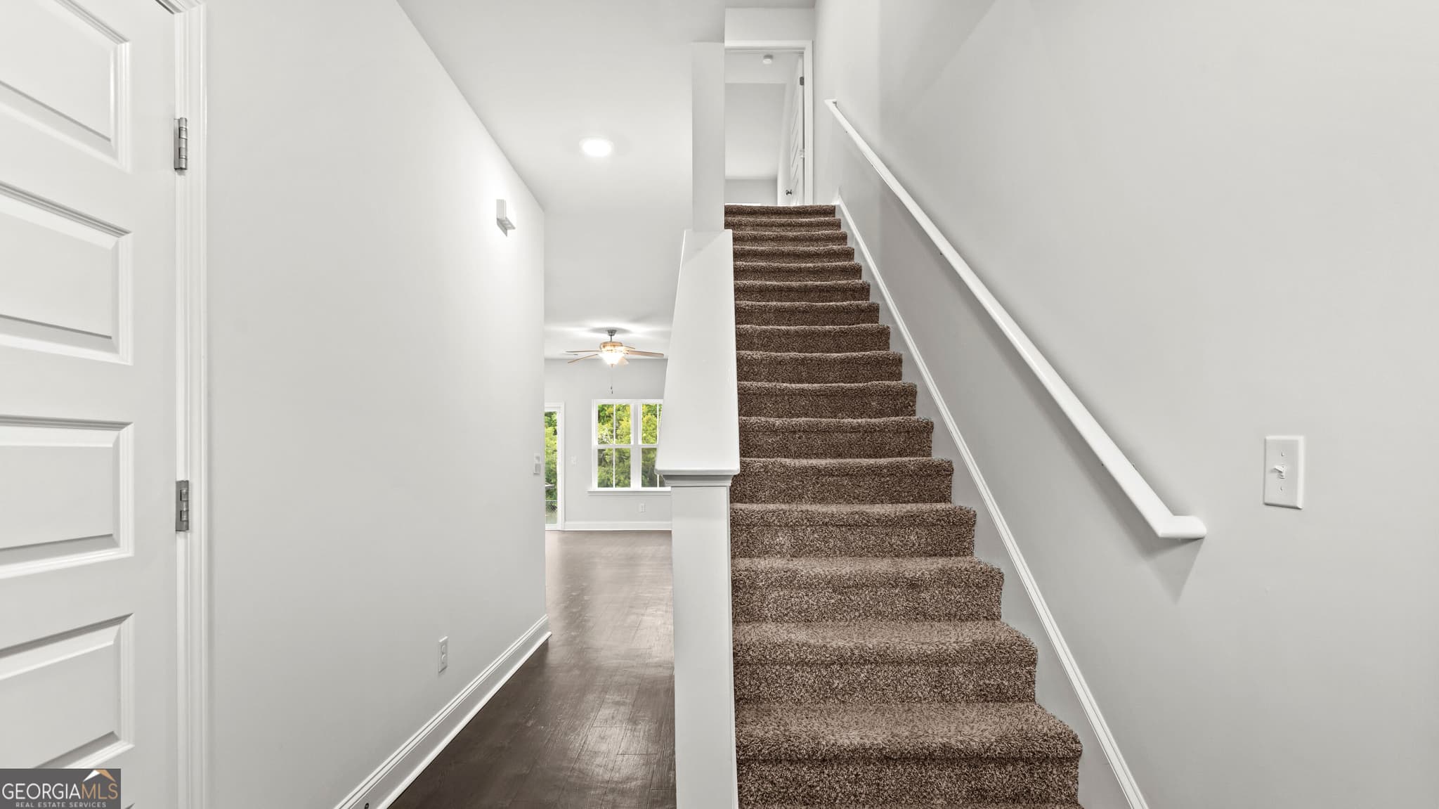 3 bedroom, 2.5 bathroom, 1,498 sq ft townhouse for sale at 29 Leaf Court, Richmond Hill, GA 31324 — photo 3