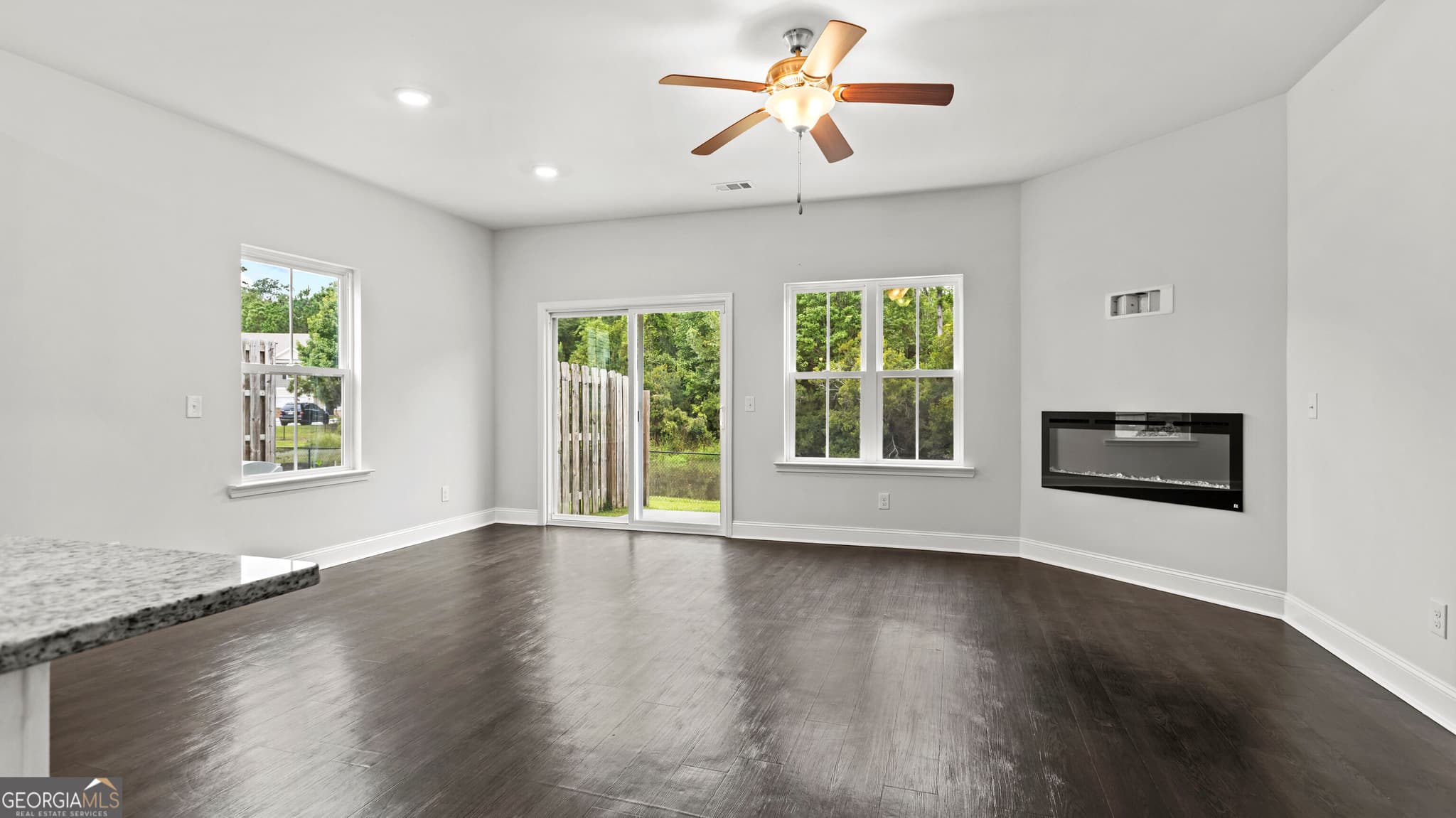 3 bedroom, 2.5 bathroom, 1,498 sq ft townhouse for sale at 29 Leaf Court, Richmond Hill, GA 31324 — photo 5