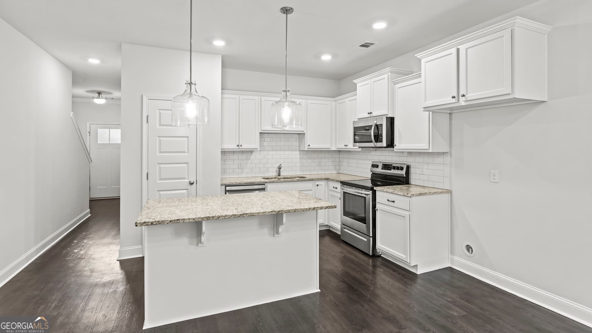3 bedroom, 2.5 bathroom, 1,498 sq ft townhouse for sale at 29 Leaf Court, Richmond Hill, GA 31324 — photo 9
