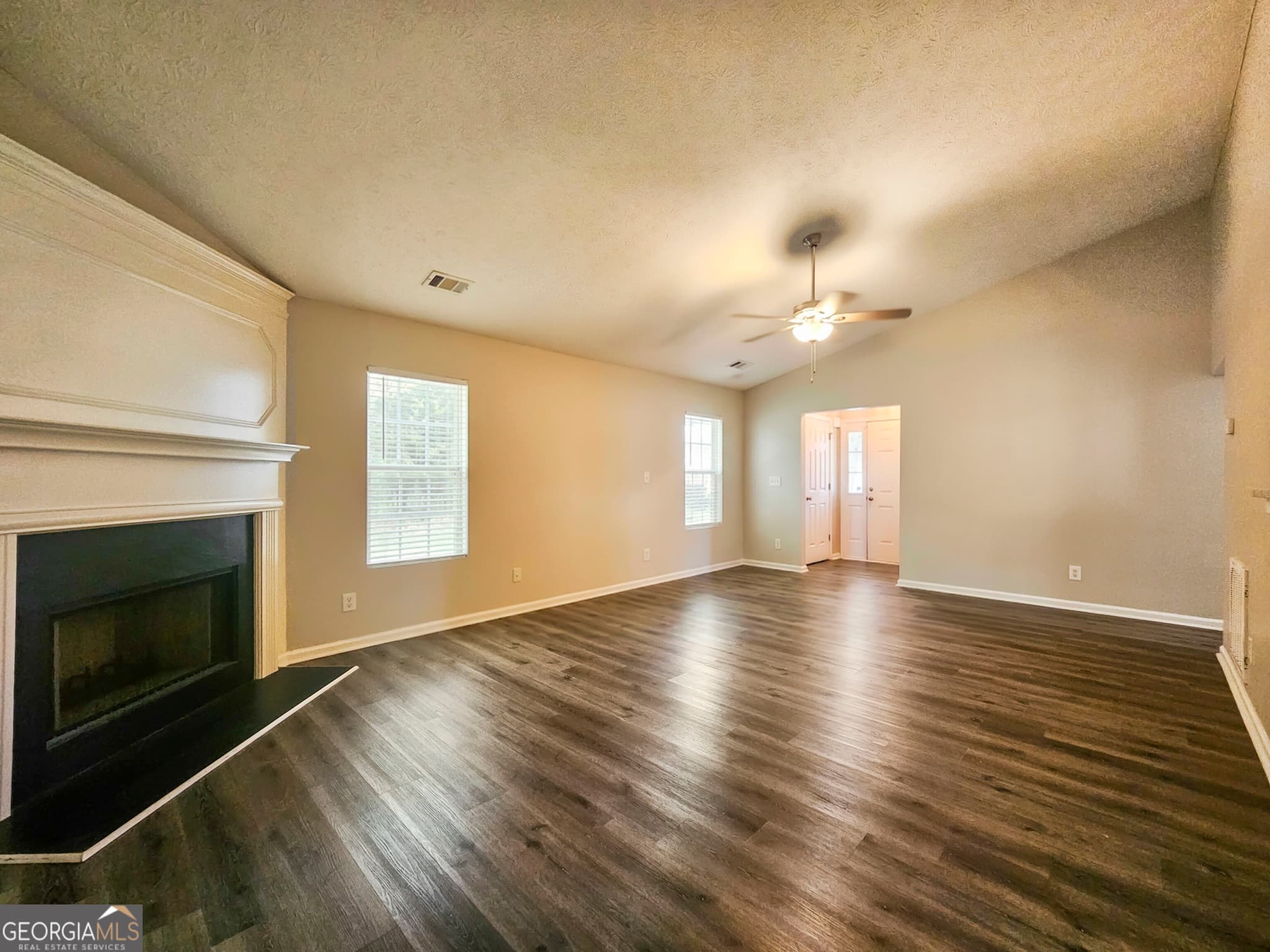 3 bedroom, 2 bathroom, 3,456 sq ft single family residence for rent at 3607 Oakland Spring Court, Snellville, GA 30039 for $2,025 a month — photo 3