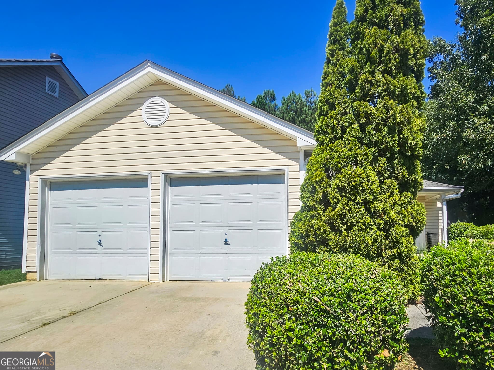 3 bedroom, 2 bathroom, 3,456 sq ft single family residence for rent at 3607 Oakland Spring Court, Snellville, GA 30039 for $2,025 a month — photo 1 of 18
