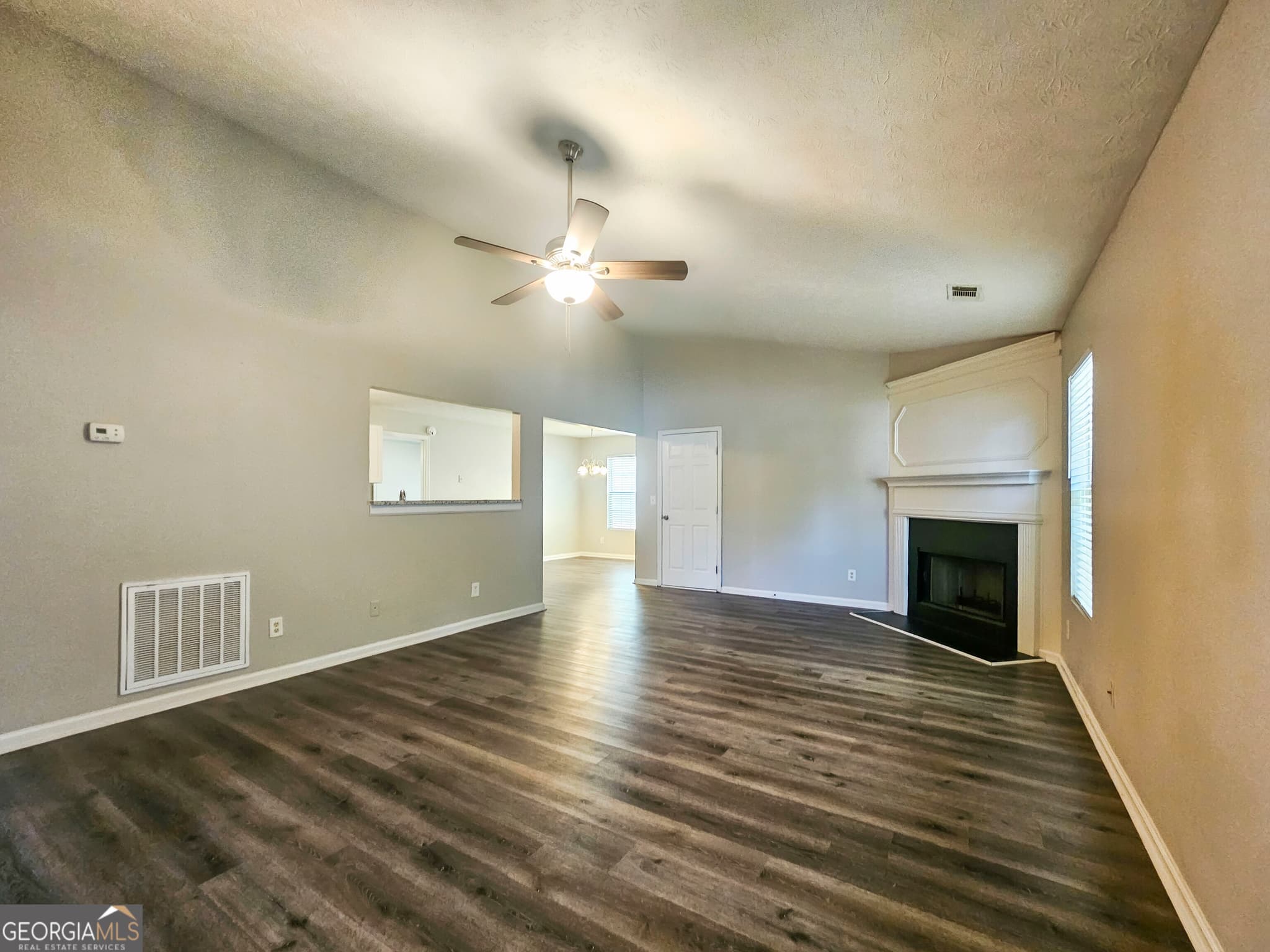 3 bedroom, 2 bathroom, 3,456 sq ft single family residence for rent at 3607 Oakland Spring Court, Snellville, GA 30039 for $2,025 a month — photo 4