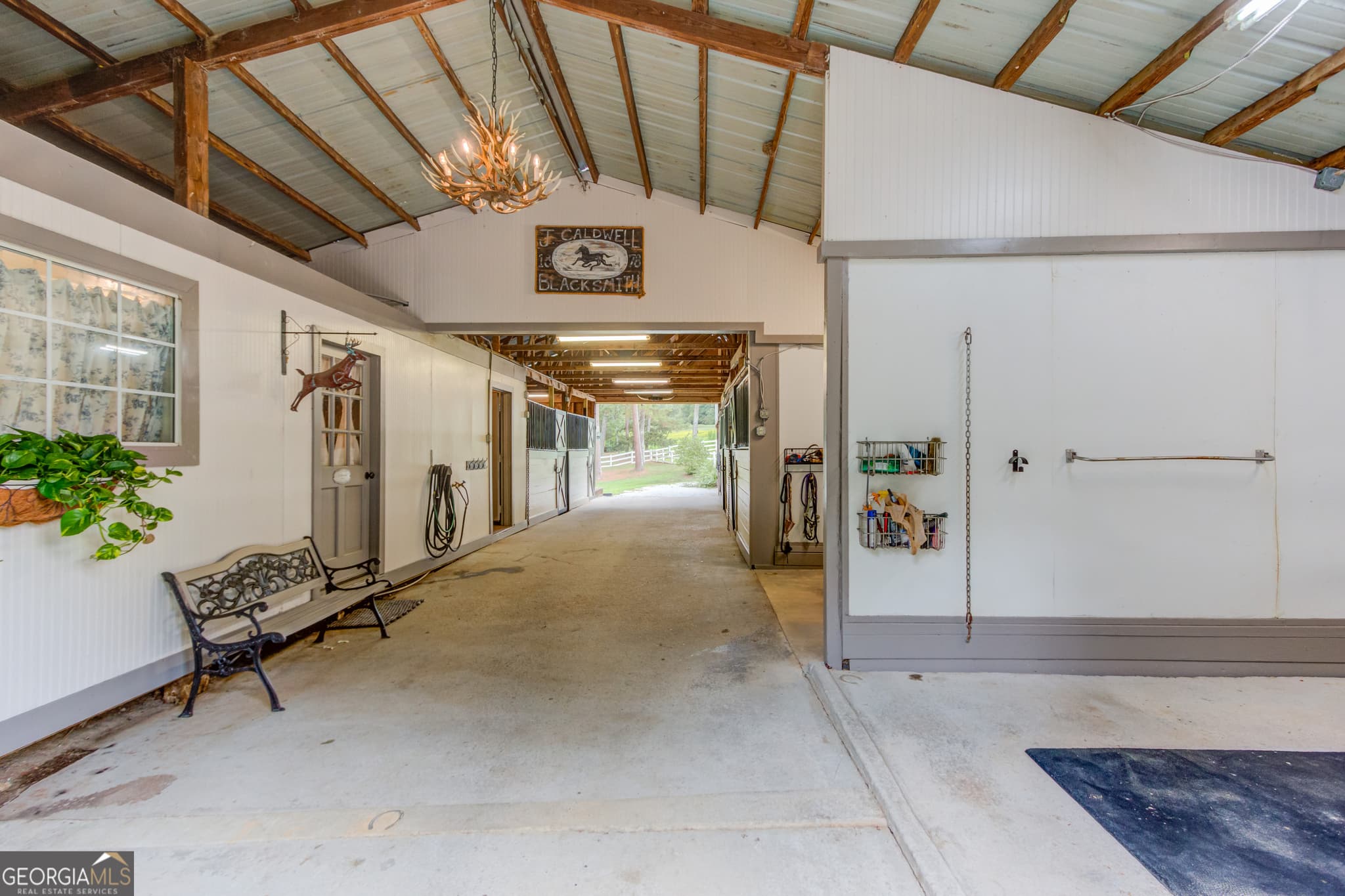 4 bedroom, 3.5 bathroom, 3,160 sq ft single family residence for sale at 8401 Norris Lake Way, Snellville, GA 30039 — photo 3