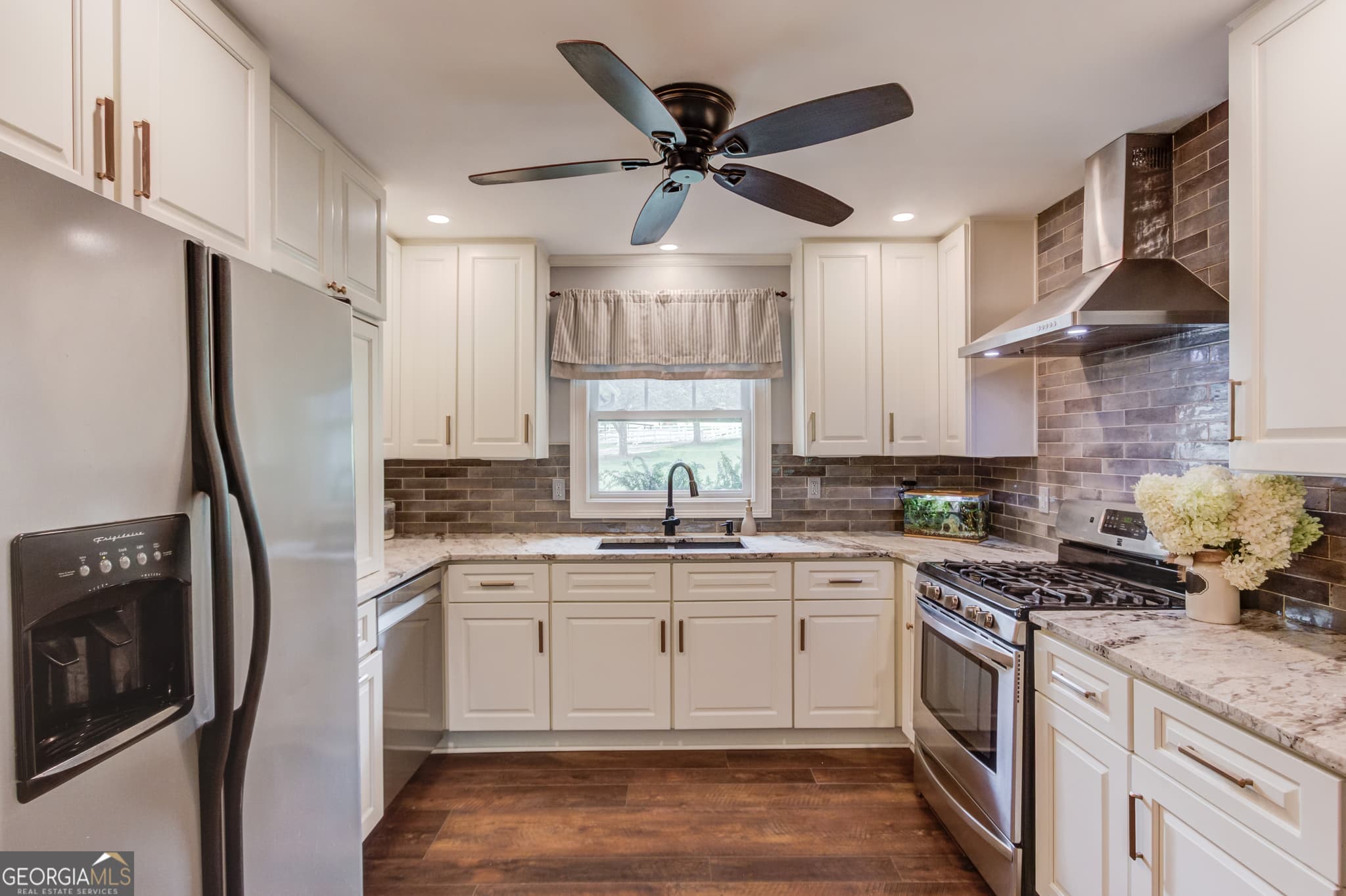 4 bedroom, 3.5 bathroom, 3,160 sq ft single family residence for sale at 8401 Norris Lake Way, Snellville, GA 30039 — photo 9
