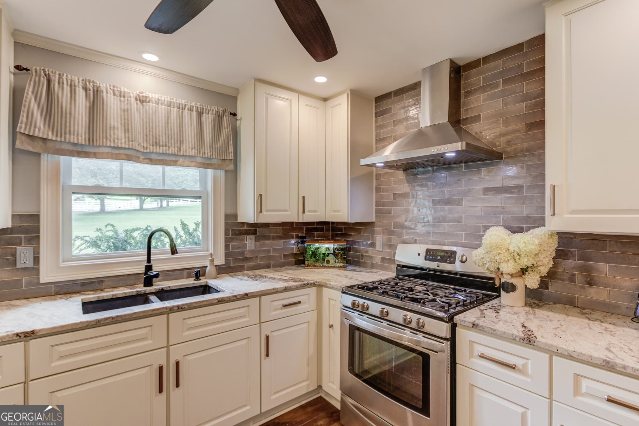 4 bedroom, 3.5 bathroom, 3,160 sq ft single family residence for sale at 8401 Norris Lake Way, Snellville, GA 30039 — photo 8