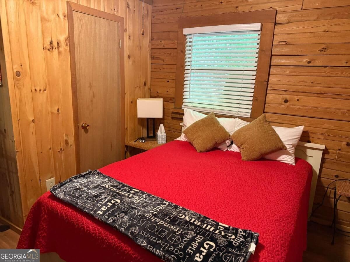 2 bedroom, 1 bathroom, 904 sq ft cabin,single family residence for rent at 367 Flat Rock Gap Road, Blairsville, GA 30512 for $1,800 a month — photo 10