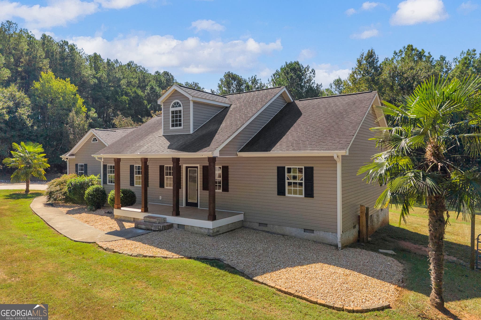 3 bedroom, 2 bathroom, 2,016 sq ft single family residence for sale at 583 Sarijon Road, Hartwell, GA 30643 — photo 2