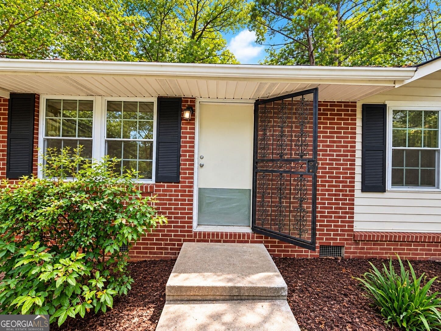 4 bedroom, 1 bathroom, 1,757 sq ft single family residence for sale at 4429 Glade Road, Forest Park, GA 30297 — photo 3