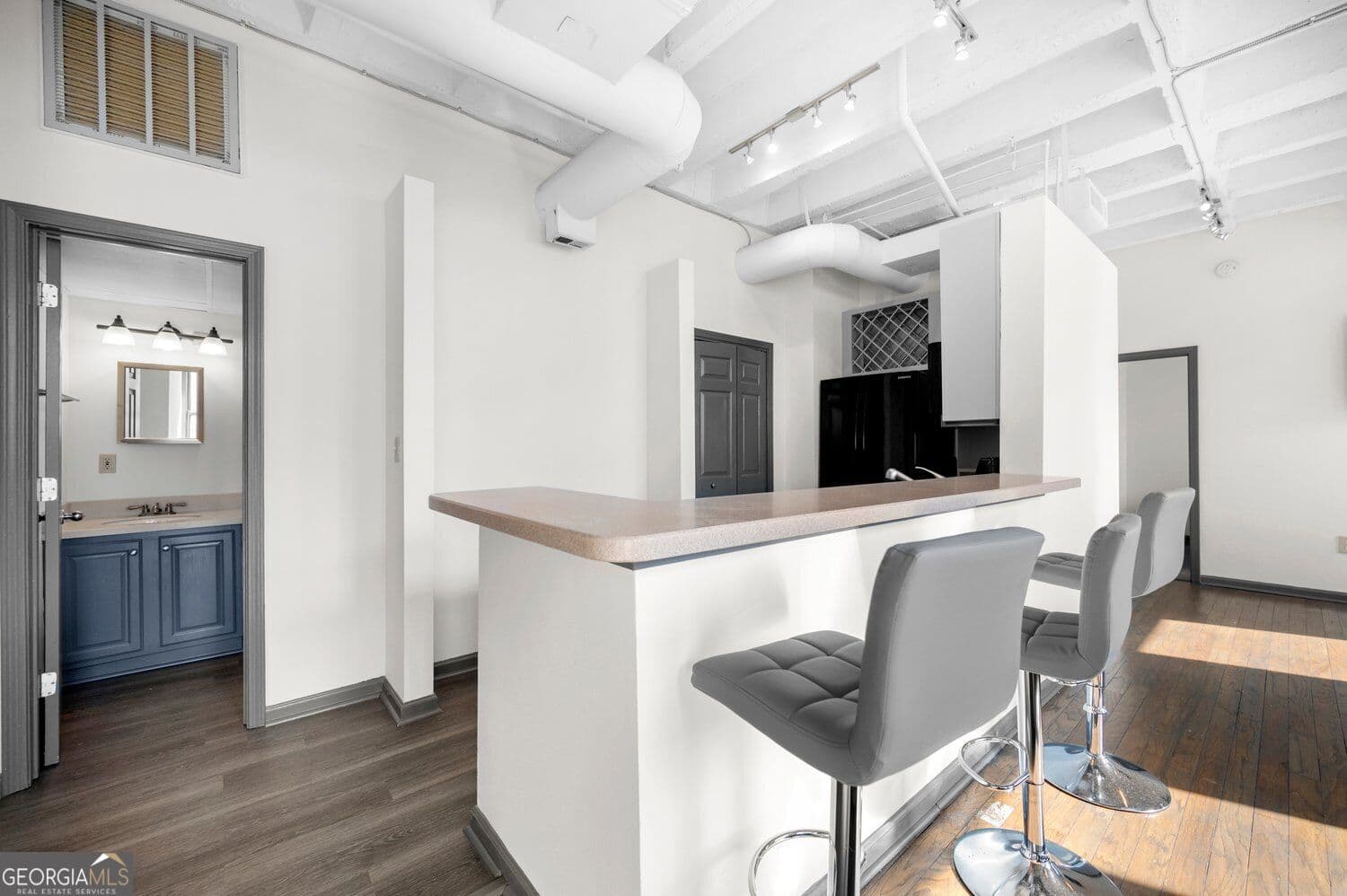 2 bedroom, 2 bathroom, 1,032 sq ft condominium for sale at 32 Peachtree Street 508, Atlanta, GA 30303 — photo 7