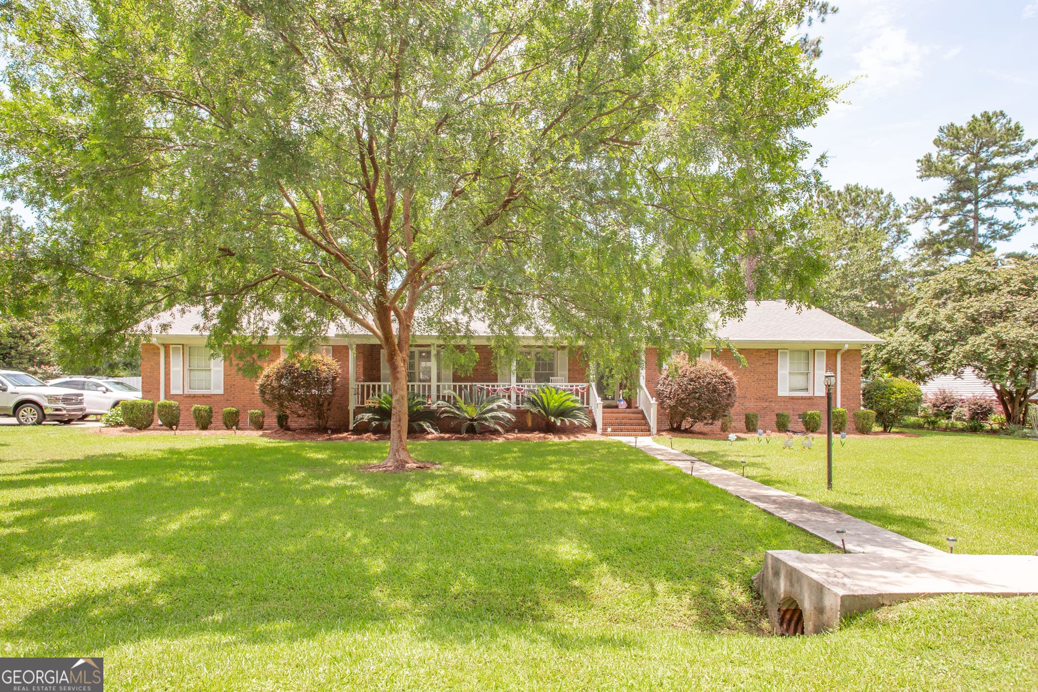 3 bedroom, 2 bathroom, 1,874 sq ft single family residence under contract at 1249 Riverdale Drive, Waycross, GA 31503