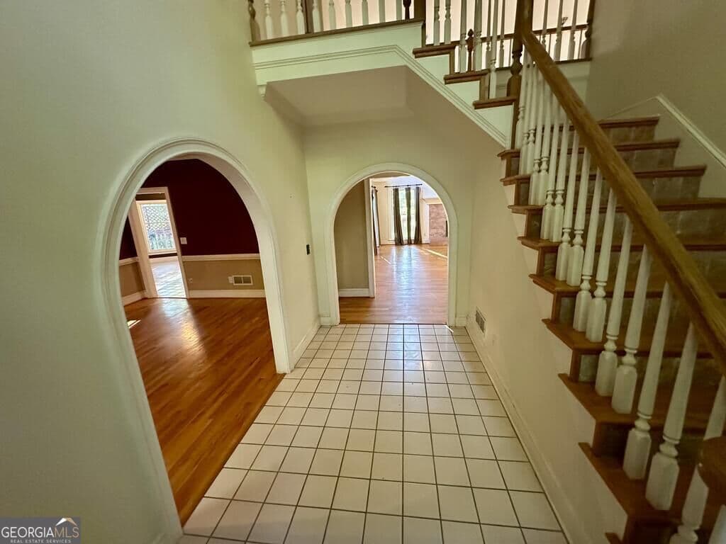 6 bedroom, 5 bathroom, 4,430 sq ft single family residence for sale at 4705 Riversound Drive, Snellville, GA 30039 — photo 2