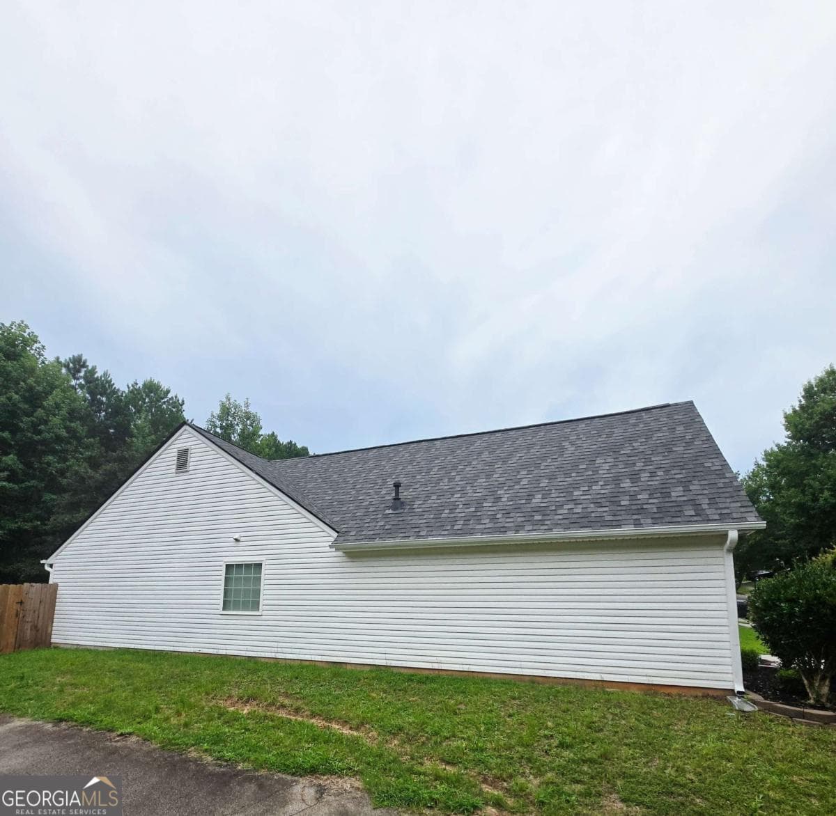 3 bedroom, 2 bathroom single family residence for sale at 2145 Mina Lane Drive, Buford, GA 30518 — photo 5