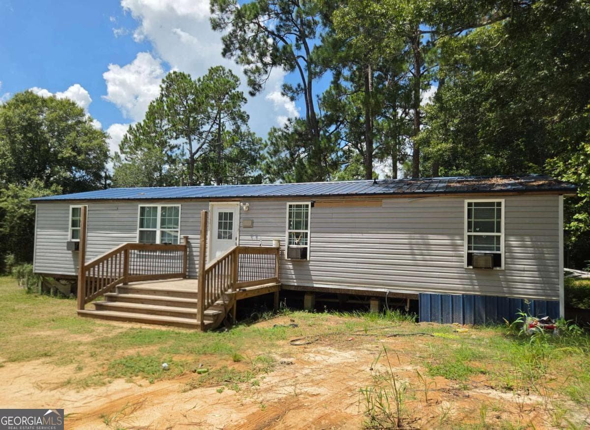 4 bedroom, 2 bathroom, 1,248 sq ft manufactured home,single family residence for sale at 135 Middlebrook Street, Fitzgerald, GA 31750 — photo 1 of 2