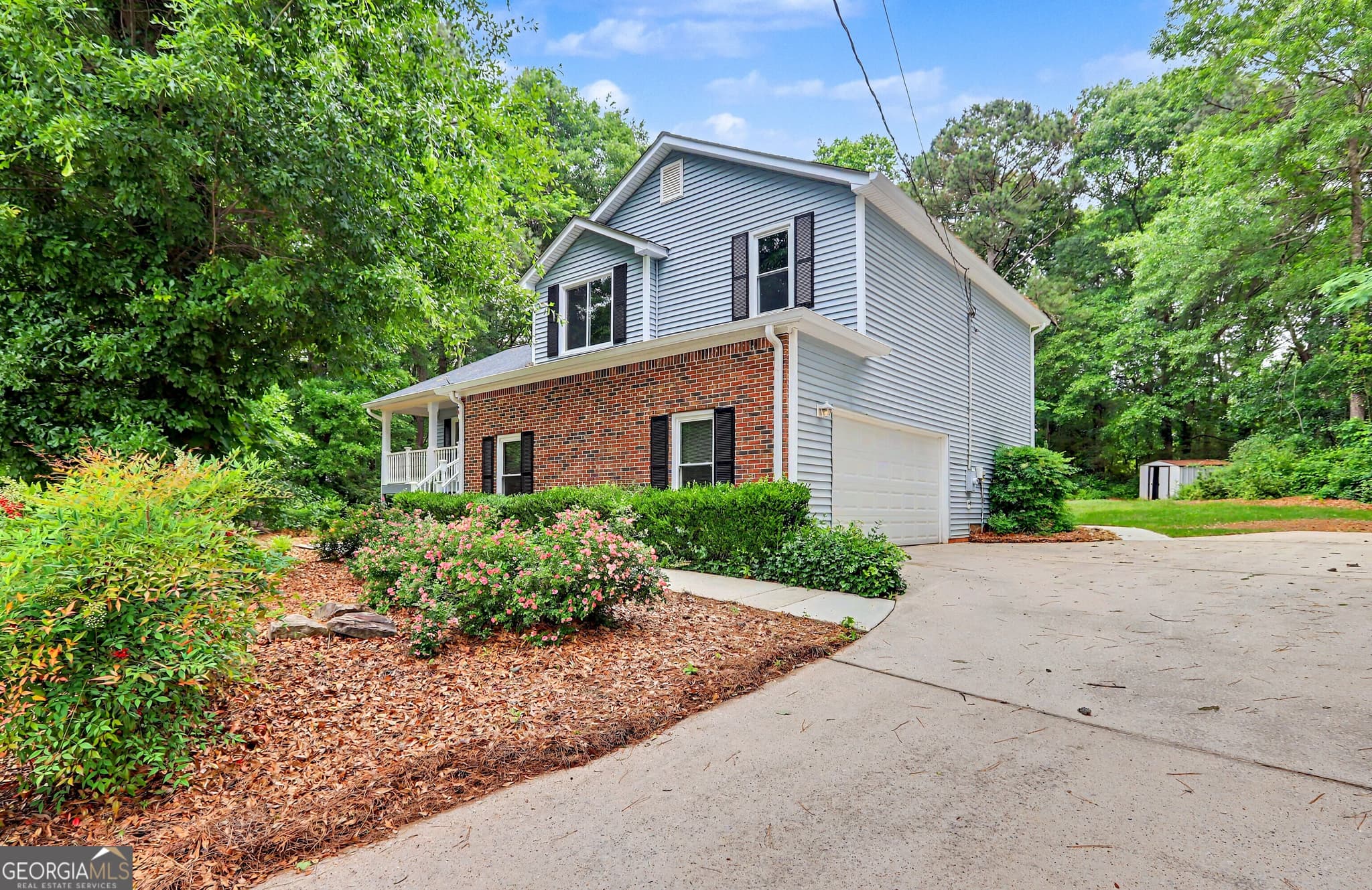 3 bedroom, 2.5 bathroom, 2,030 sq ft single family residence sold at 305 Daileys Plantation Drive, Mcdonough, GA 30253