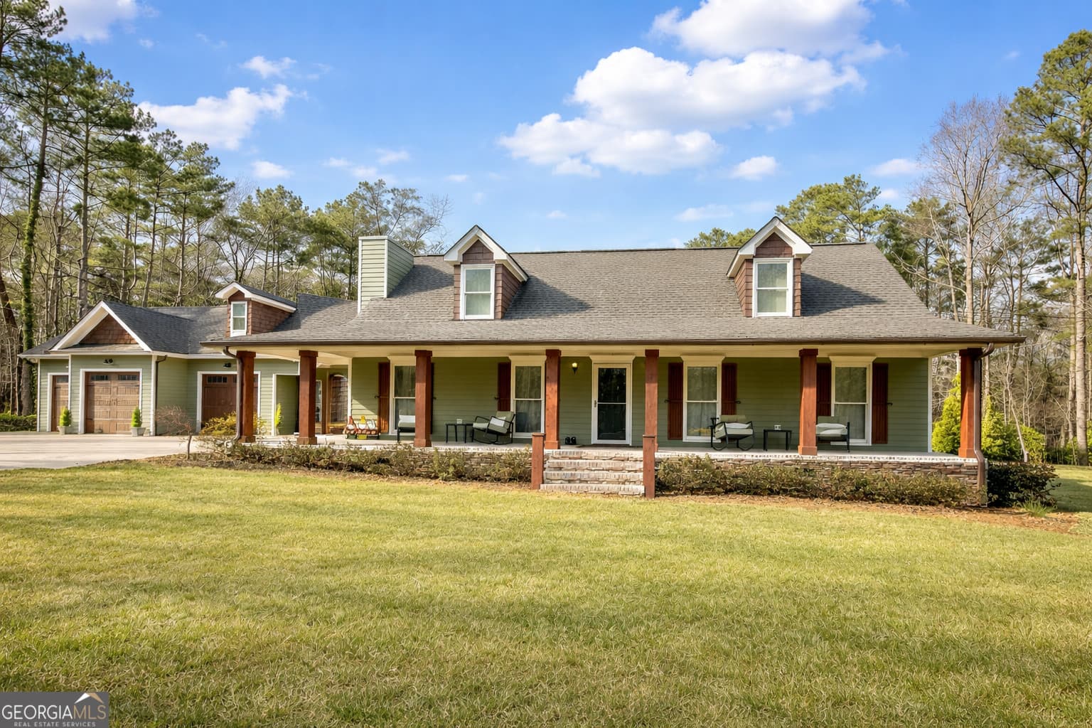 6 bedroom, 5.5 bathroom, 4,643 sq ft single family residence for sale at 5155 Donald Drive, Loganville, GA 30052 — photo 1 of 62