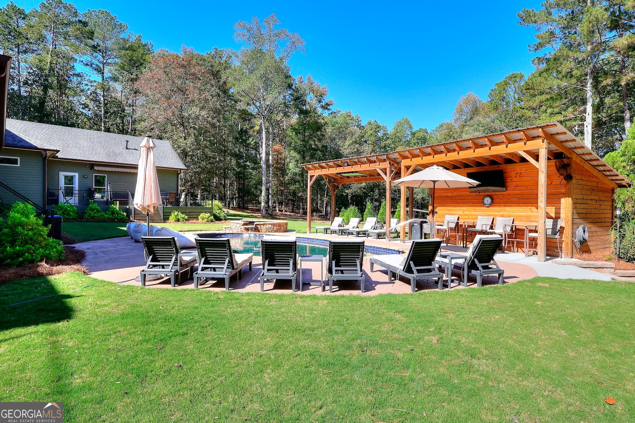 6 bedroom, 5.5 bathroom, 4,643 sq ft single family residence for sale at 5155 Donald Drive, Loganville, GA 30052 — photo 5