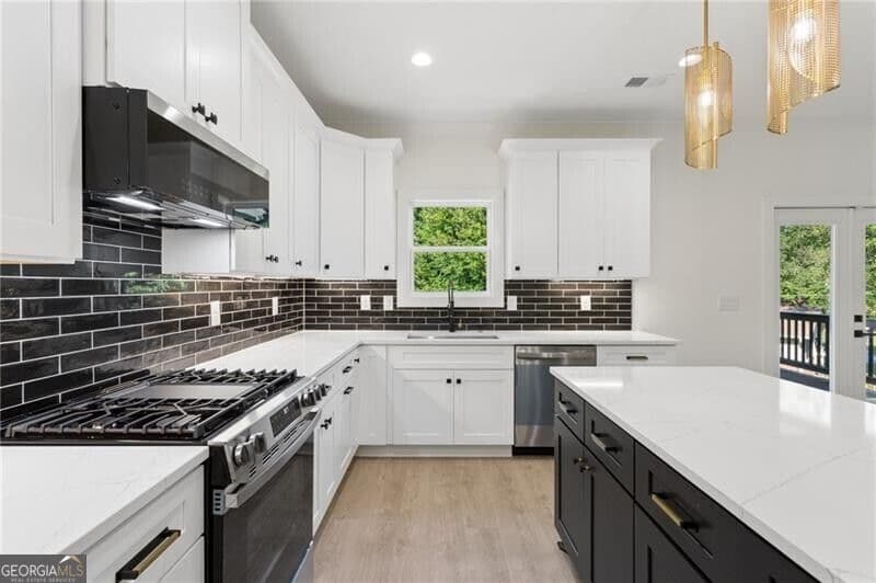 4 bedroom, 3.5 bathroom, 2,439 sq ft single family residence for sale at 2425 Elmwood Circle, Atlanta, GA 30339 — photo 9