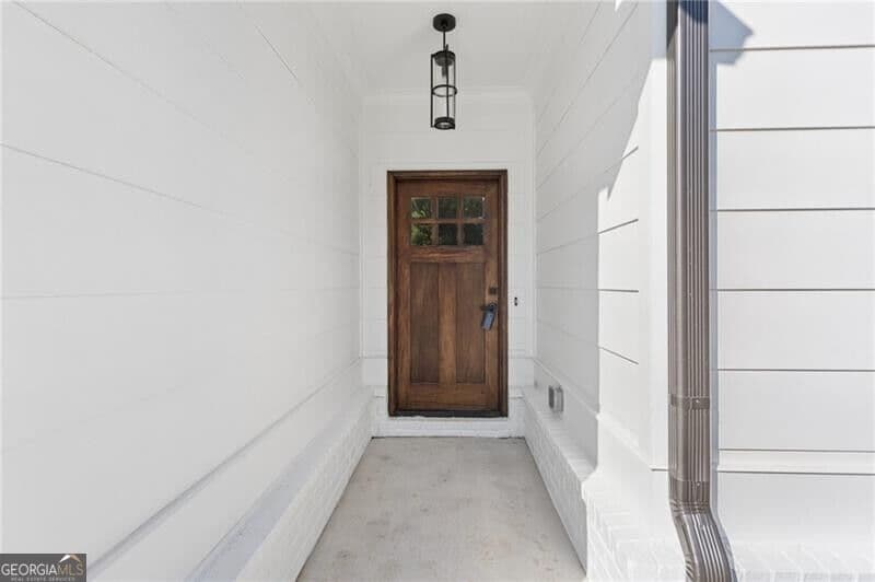 4 bedroom, 3.5 bathroom, 2,439 sq ft single family residence for sale at 2425 Elmwood Circle, Atlanta, GA 30339 — photo 4