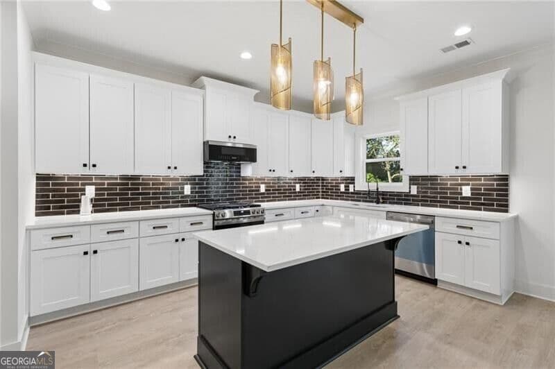 4 bedroom, 3.5 bathroom, 2,439 sq ft single family residence for sale at 2425 Elmwood Circle, Atlanta, GA 30339 — photo 8