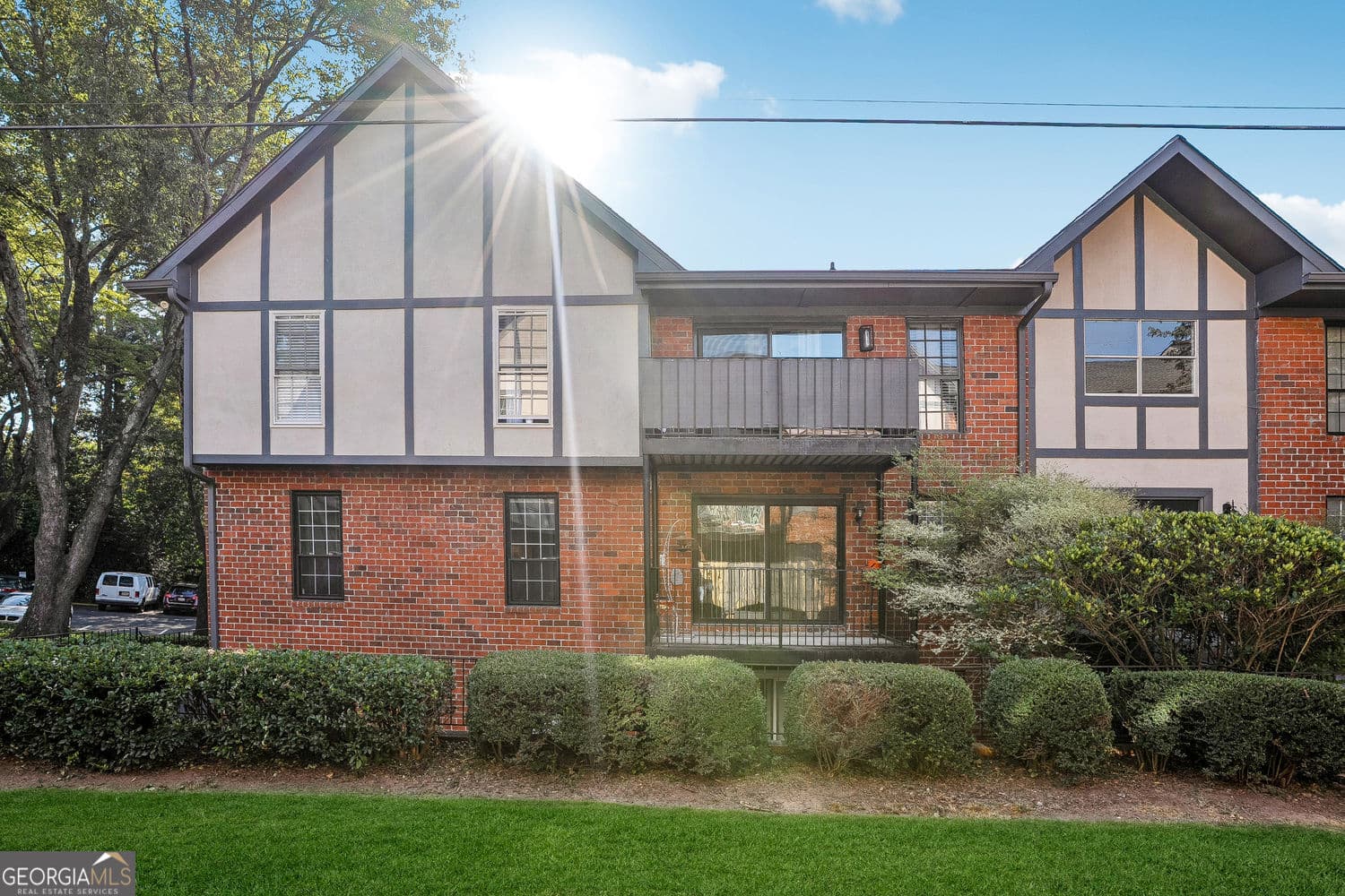 2 bedroom, 2 bathroom, 1,253 sq ft condominium for sale at 6851 Roswell Road F32, Sandy Springs, GA 30328 — photo 6