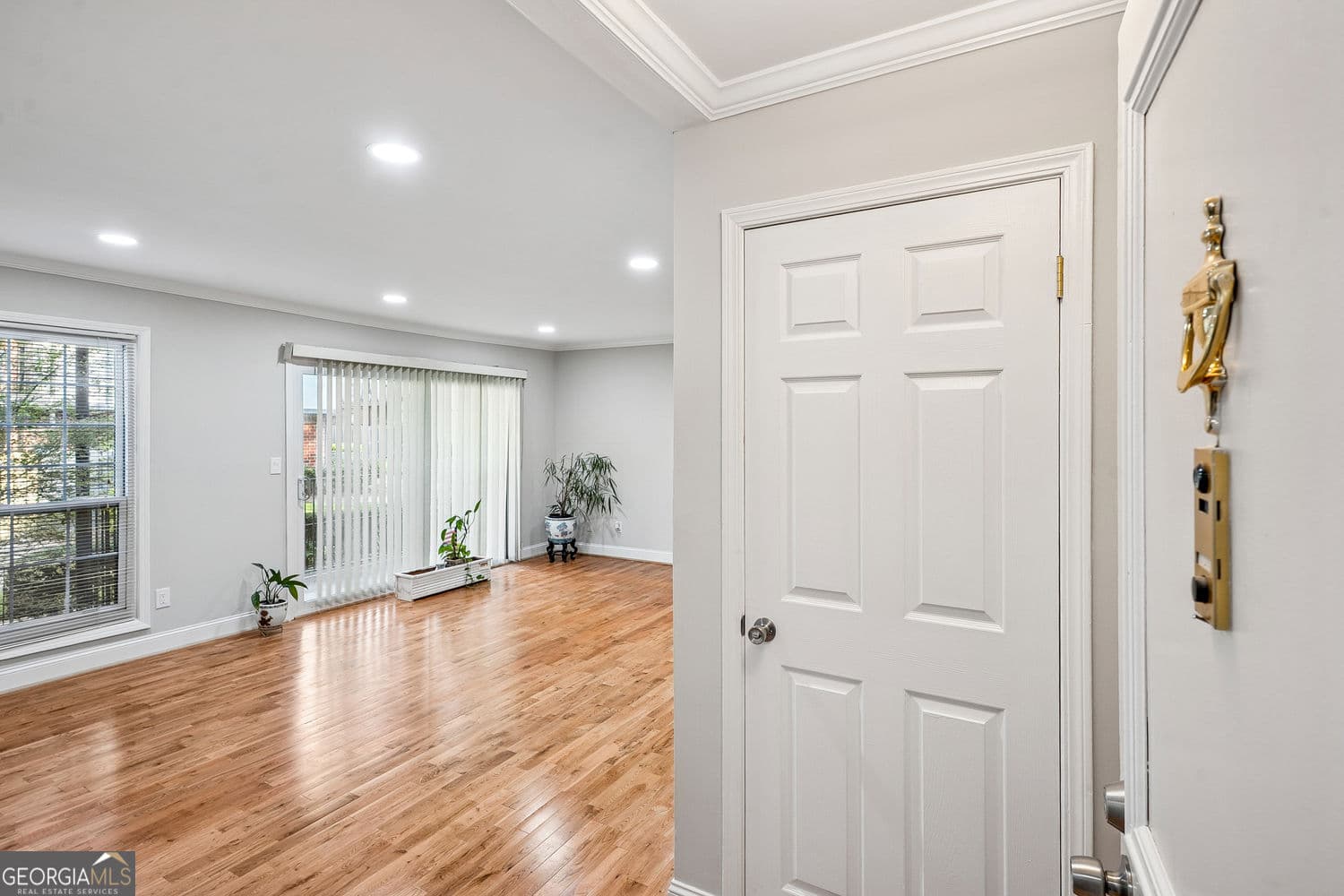 2 bedroom, 2 bathroom, 1,253 sq ft condominium for sale at 6851 Roswell Road F32, Sandy Springs, GA 30328 — photo 9