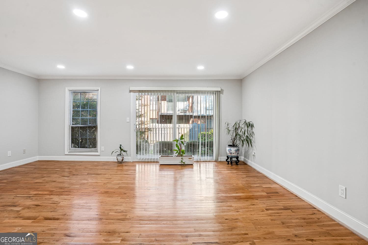 2 bedroom, 2 bathroom, 1,253 sq ft condominium for sale at 6851 Roswell Road F32, Sandy Springs, GA 30328 — photo 10