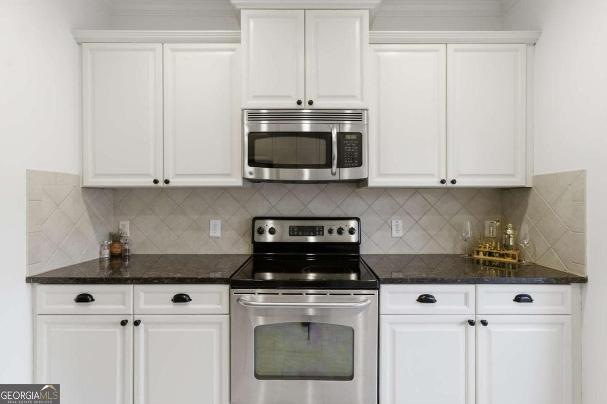 2 bedroom, 2.5 bathroom, 1,326 sq ft townhouse for sale at 1428 Liberty Parkway, Atlanta, GA 30318 — photo 8
