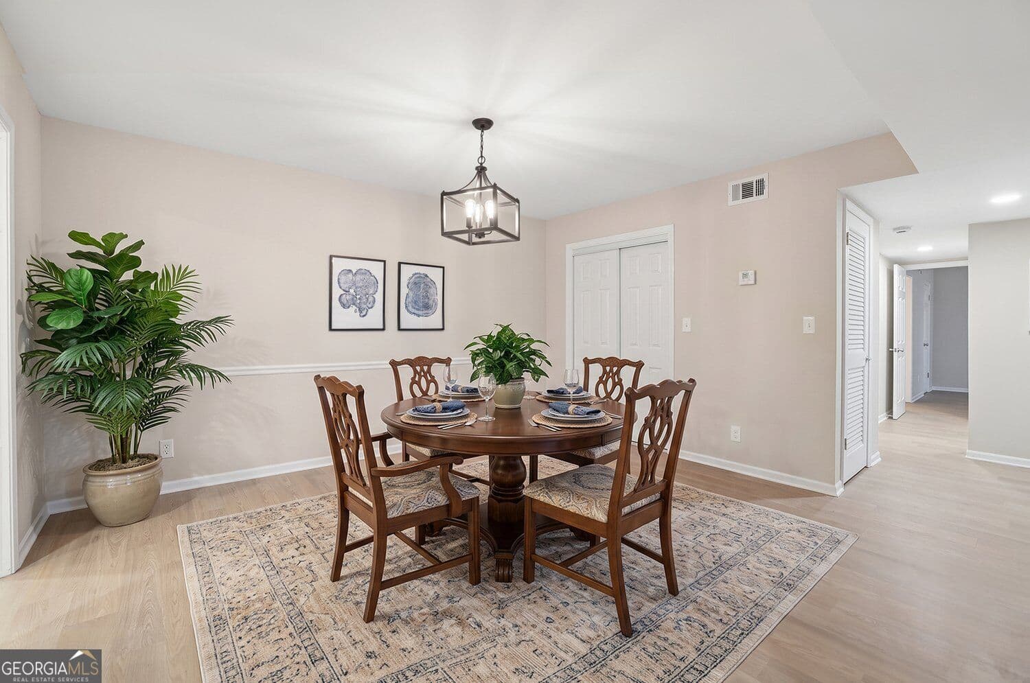 3 bedroom, 2 bathroom, 2,938 sq ft condominium for sale at 6851 Roswell Road F19, Sandy Springs, GA 30328 — photo 3