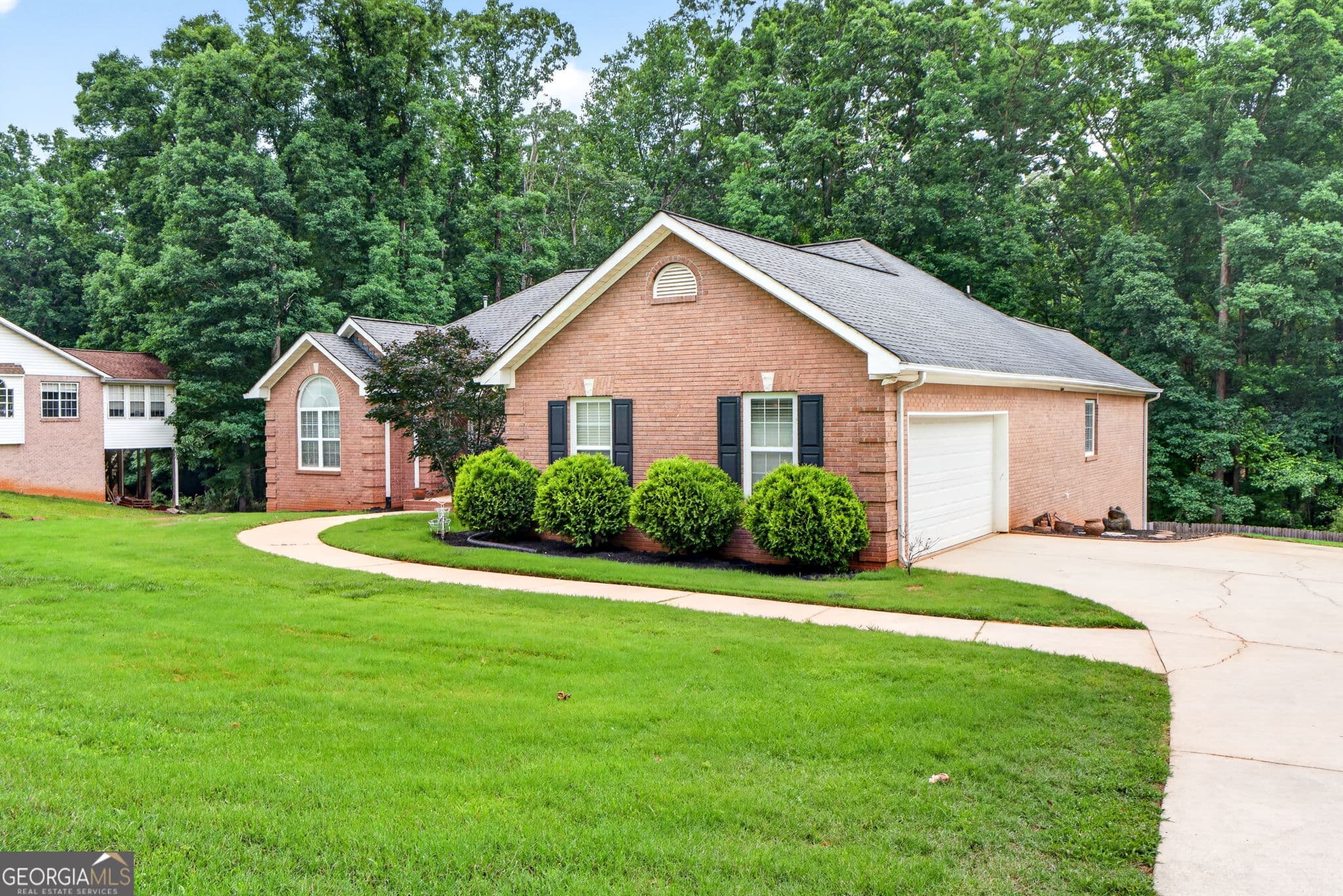 4 bedroom, 3 bathroom, 3,892 sq ft single family residence for sale at 196 Ashley Drive, Mcdonough, GA 30252 — photo 2