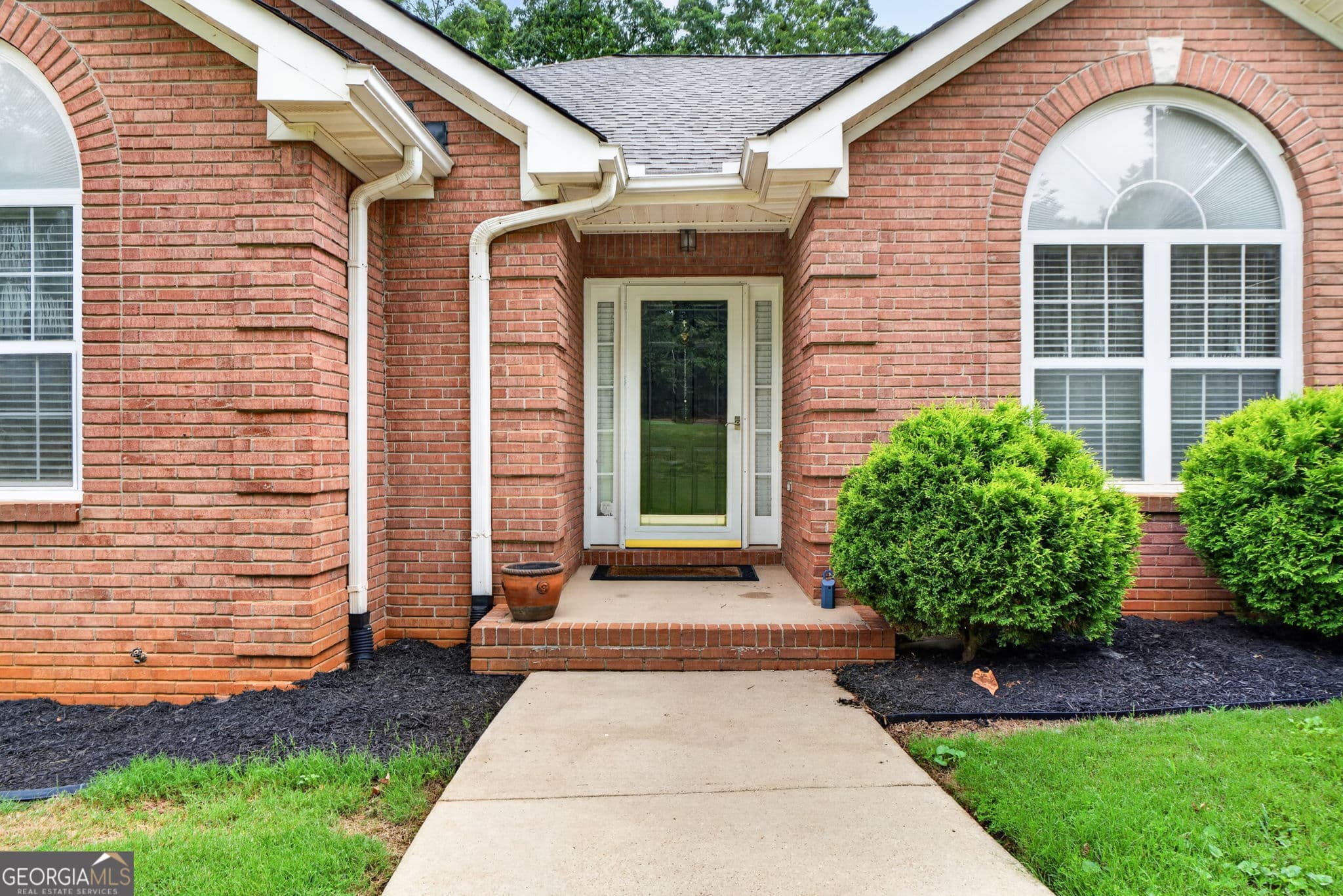 4 bedroom, 3 bathroom, 3,892 sq ft single family residence for sale at 196 Ashley Drive, Mcdonough, GA 30252 — photo 3