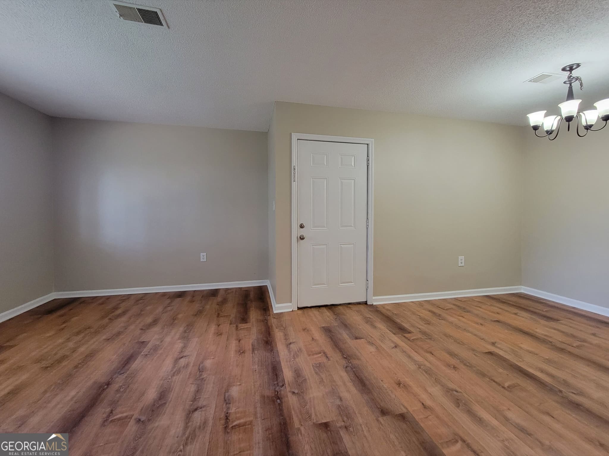 2 bedroom, 1 bathroom, 800 sq ft single family residence for rent at 424 Highway 211 D, Winder, GA 30680 for $1,295 a month — photo 2