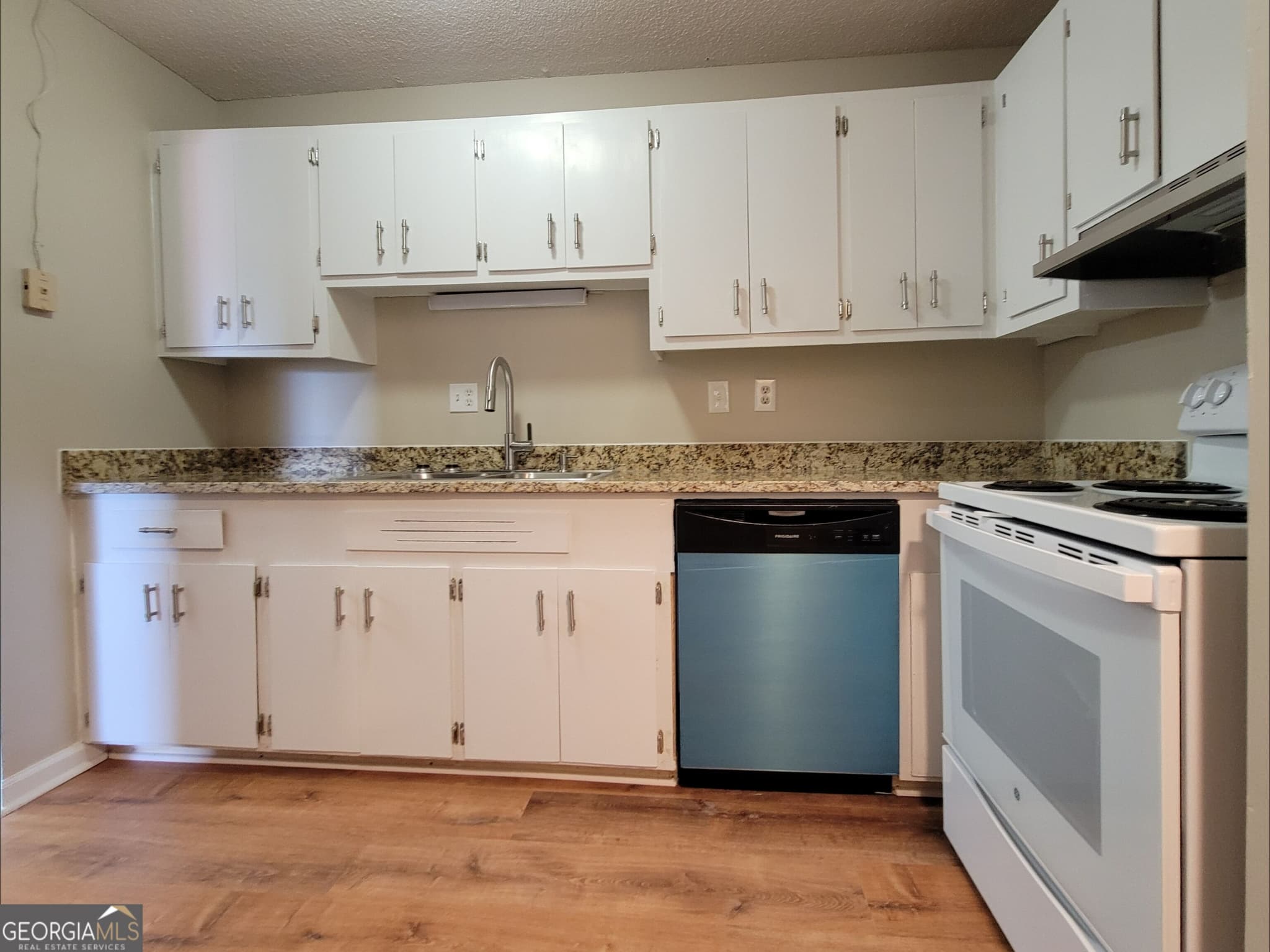 2 bedroom, 1 bathroom, 800 sq ft single family residence for rent at 424 Highway 211 D, Winder, GA 30680 for $1,295 a month — photo 4