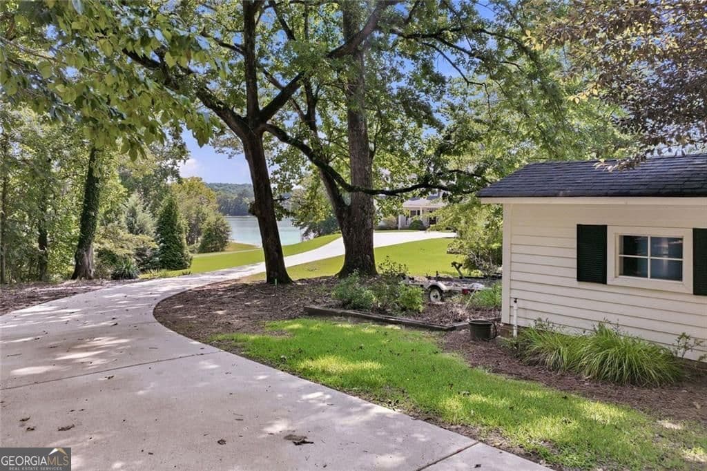 5 bedroom, 4.5 bathroom, 6,230 sq ft single family residence for sale at 53 Winterhawk Cove, Dawsonville, GA 30534 — photo 7