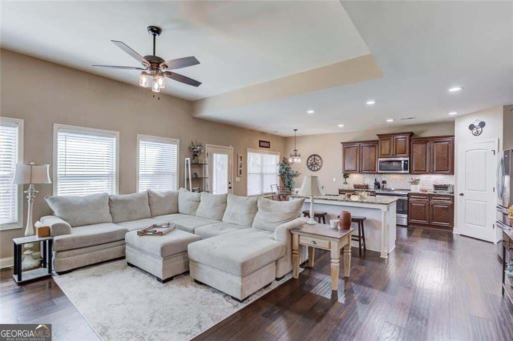 4 bedroom, 3 bathroom, 2,821 sq ft single family residence for sale at 5601 Creek Dale Way, Buford, GA 30518 — photo 7