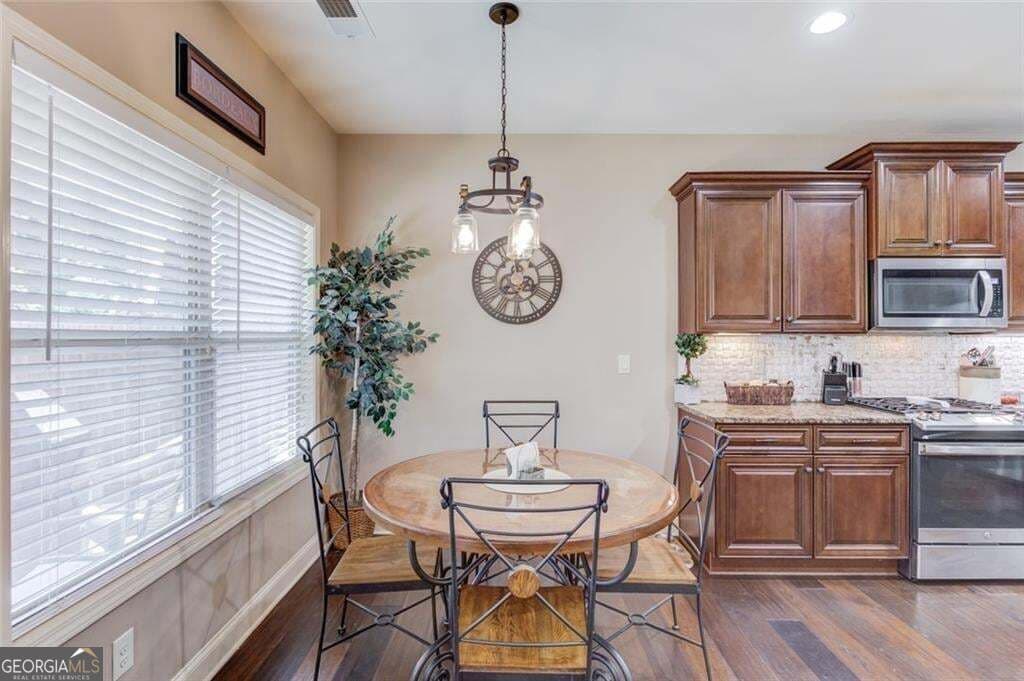 4 bedroom, 3 bathroom, 2,821 sq ft single family residence for sale at 5601 Creek Dale Way, Buford, GA 30518 — photo 10