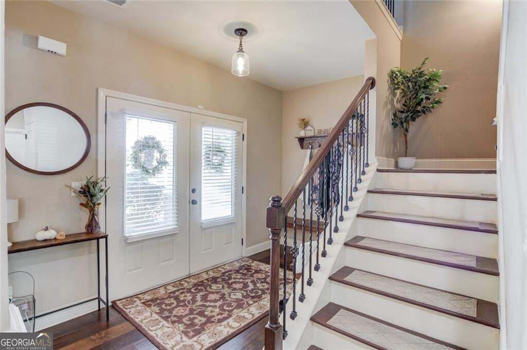 4 bedroom, 3 bathroom, 2,821 sq ft single family residence for sale at 5601 Creek Dale Way, Buford, GA 30518 — photo 4