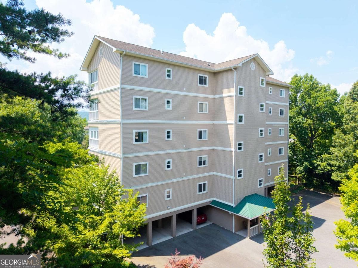 2 bedroom, 2 bathroom condominium for sale at 121 River Street 2A, Hiawassee, GA 30546 — photo 2