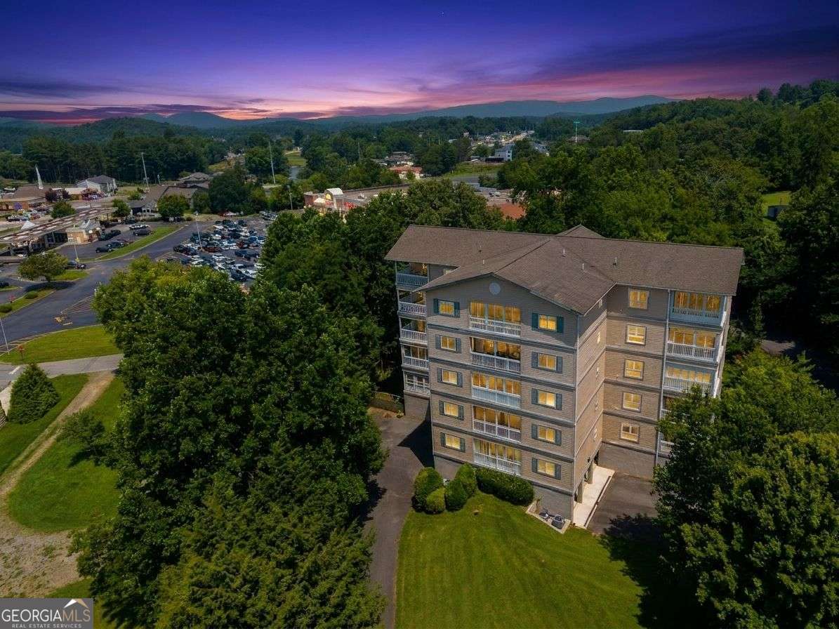 2 bedroom, 2 bathroom condominium for sale at 121 River Street 2A, Hiawassee, GA 30546 — photo 3