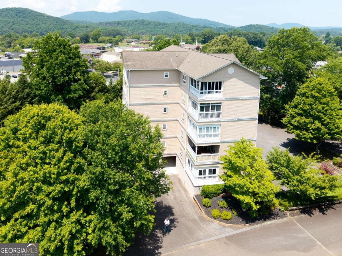 2 bedroom, 2 bathroom condominium for sale at 121 River Street 2A, Hiawassee, GA 30546 — photo 5